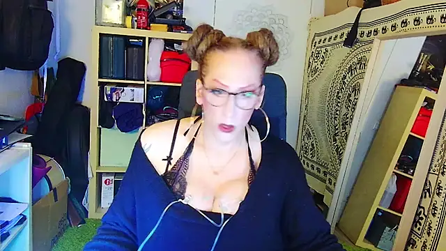 MaxiEmily online show from February 10, 2025, 12:41 am