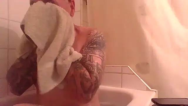 Snapshot of CandiedPompano chatting on June 10, 2026, 1:28 am CandiedPompano online show from June 10, 2026, 1:28 am