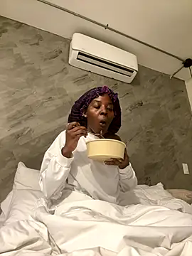 Snapshot of choclatepeaach chatting on December 2, 2025, 12:27 am choclatepeaach online show from December 2, 2025, 12:27 am