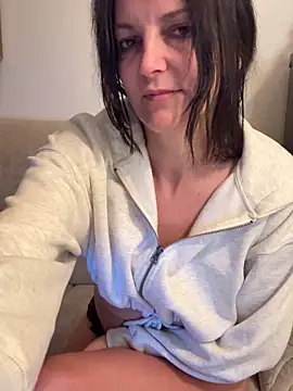 -OLYA- online show from November 19, 2025, 3:06 am