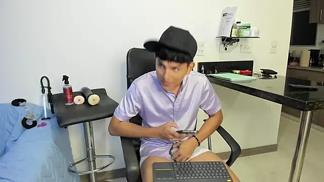 Snapshot of Lyam_ap chatting on January 18, 2025, 7:28 am Lyam ap online show from January 18, 2025, 7:28 am