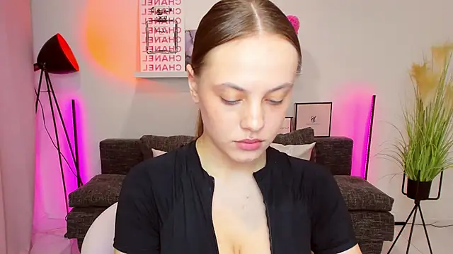 Snapshot of rora_skyline chatting on November 6, 2025, 7:04 pm rora skyline online show from November 6, 2025, 7:04 pm