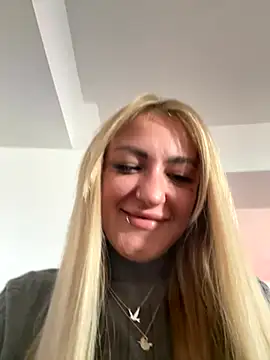 Snapshot of MazeSin chatting on October 18, 2025, 9:21 am MazeSin online show from October 18, 2025, 9:21 am