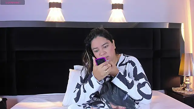 KendralHolson online show from April 18, 2026, 4:16 am