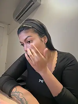 Snapshot of jennifer_oliveira chatting on December 18, 2025, 9:04 am jennifer oliveira online show from December 18, 2025, 9:04 am