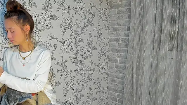 Snapshot of EllaSky_xoxo chatting on October 31, 2025, 9:38 pm EllaSky xoxo online show from October 31, 2025, 9:38 pm