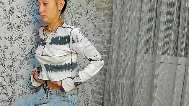 Snapshot of EllaSky_xoxo chatting on November 4, 2025, 11:15 pm EllaSky xoxo online show from November 4, 2025, 11:15 pm