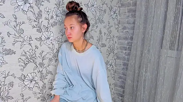 Snapshot of EllaSky_xoxo chatting on November 6, 2025, 11:48 pm EllaSky xoxo online show from November 6, 2025, 11:48 pm