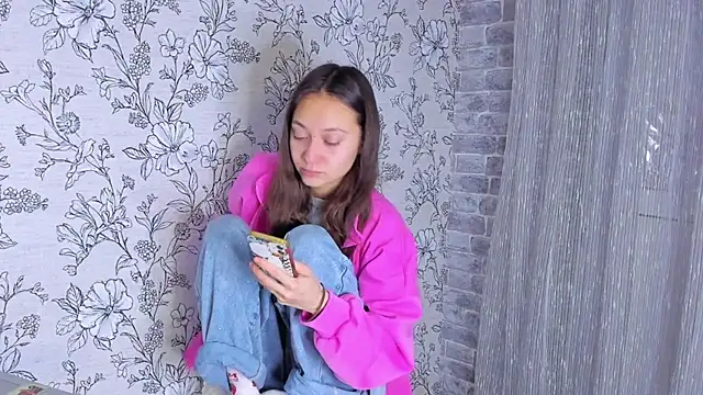 Snapshot of EllaSky_xoxo chatting on November 10, 2025, 9:47 pm EllaSky xoxo online show from November 10, 2025, 9:47 pm