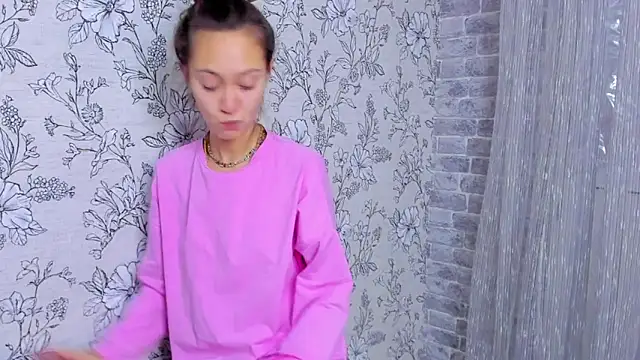 Snapshot of EllaSky_xoxo chatting on November 12, 2025, 2:56 am EllaSky xoxo online show from November 12, 2025, 2:56 am