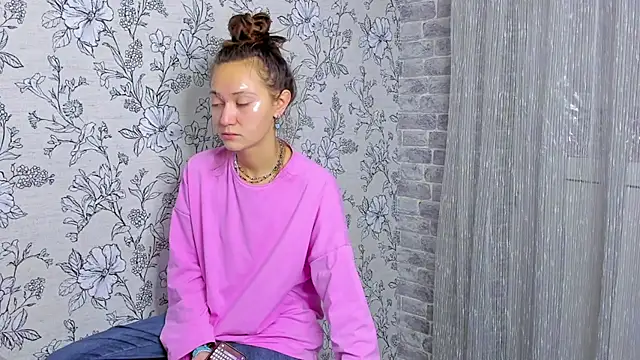 Snapshot of EllaSky_xoxo chatting on November 13, 2025, 2:32 am EllaSky xoxo online show from November 13, 2025, 2:32 am