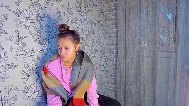 Snapshot of EllaSky_xoxo chatting on November 16, 2025, 11:43 pm EllaSky xoxo online show from November 16, 2025, 11:43 pm