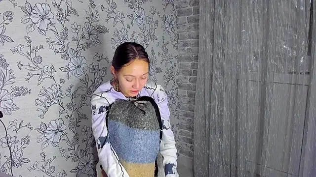 Snapshot of EllaSky_xoxo chatting on November 17, 2025, 8:36 pm EllaSky xoxo online show from November 17, 2025, 8:36 pm