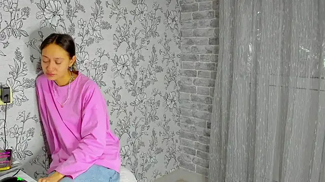 Snapshot of EllaSky_xoxo chatting on November 24, 2025, 8:19 pm EllaSky xoxo online show from November 24, 2025, 8:19 pm