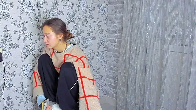 Snapshot of EllaSky_xoxo chatting on December 1, 2025, 12:48 am EllaSky xoxo online show from December 1, 2025, 12:48 am