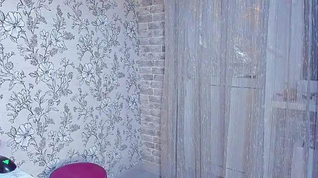 Snapshot of EllaSky_xoxo chatting on December 2, 2025, 11:23 pm EllaSky xoxo online show from December 2, 2025, 11:23 pm