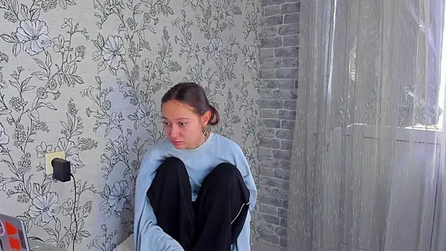 Snapshot of EllaSky_xoxo chatting on December 14, 2025, 8:30 am EllaSky xoxo online show from December 14, 2025, 8:30 am