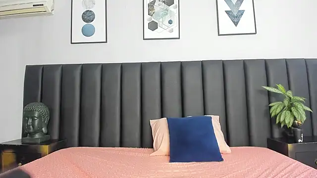 APRILL FOXX online show from May 15, 2026, 9:16 am