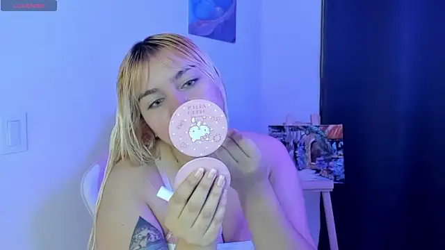 Pretty  zoe online show from February 11, 2025, 11:54 pm