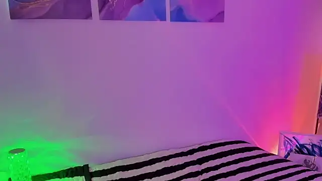 Pretty  zoe online show from March 18, 2025, 8:04 pm