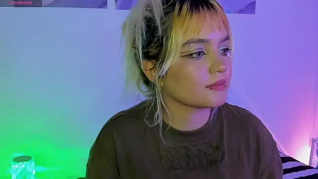 Pretty  zoe online show from March 18, 2025, 11:09 pm