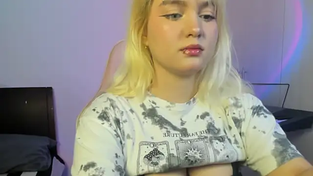 Pretty  zoe online show from October 4, 2025, 6:17 pm