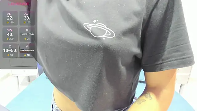 Snapshot of CleoValente chatting on February 17, 2025, 8:15 pm CleoValente online show from February 17, 2025, 8:15 pm