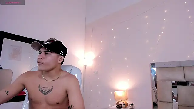 saraandstiven online show from February 18, 2025, 7:10 am