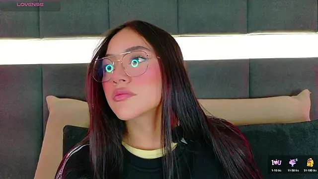 Snapshot of nicolle_pierce chatting on October 24, 2025, 2:02 pm nicolle pierce online show from October 24, 2025, 2:02 pm