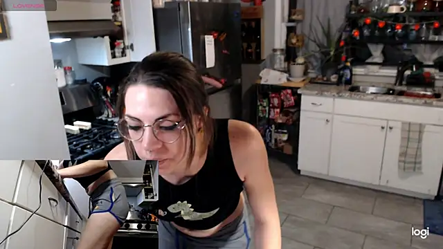 KSwonderland6 online show from February 9, 2026, 7:23 am