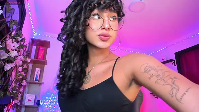 Snapshot of Heka_Prudence chatting on February 21, 2025, 3:45 am Heka Prudence online show from February 21, 2025, 3:45 am