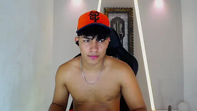 jamescurli  online show from January 14, 2025, 7:59 am