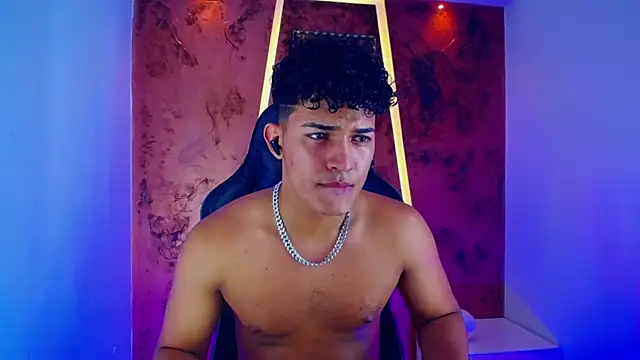 jamescurli  online show from February 2, 2025, 7:09 am