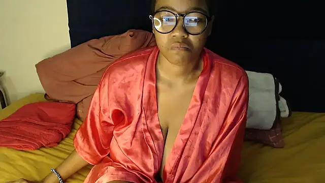 Snapshot of Busty-Londie chatting on March 3, 2025, 8:27 am Busty-Londie online show from March 3, 2025, 8:27 am