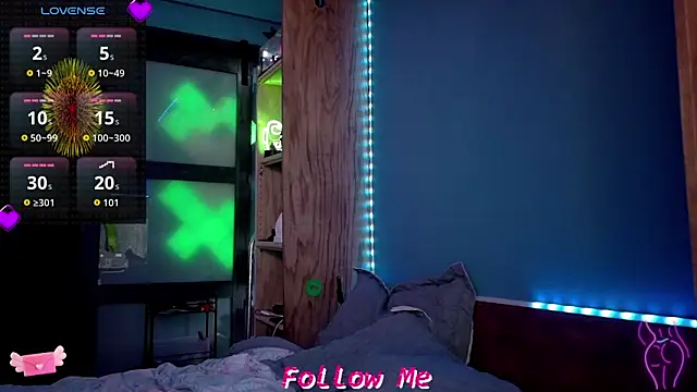 QueenYsuRey online show from November 20, 2025, 6:40 pm