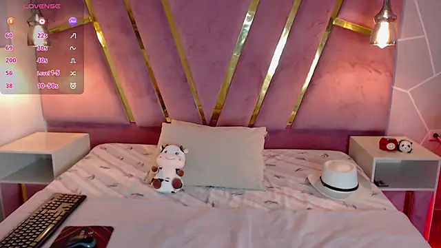 Snapshot of Nina_Harper chatting on December 10, 2024, 12:16 pm Nina Harper online show from December 10, 2024, 12:16 pm