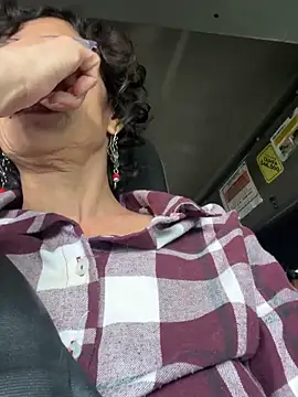 MireyaTorresGu online show from October 22, 2025, 4:07 pm