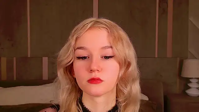 Snapshot of NaomiLoys chatting on February 9, 2025, 5:11 pm NaomiLoys online show from February 9, 2025, 5:11 pm