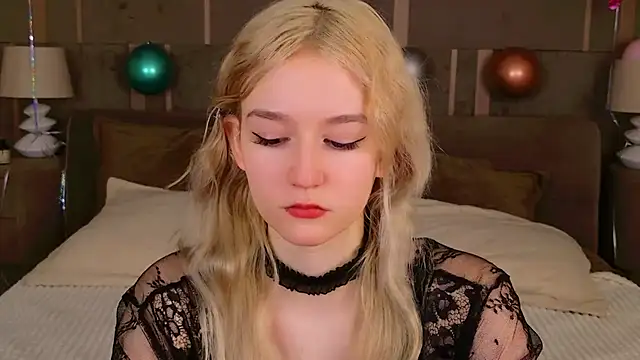 Snapshot of NaomiLoys chatting on February 15, 2025, 10:52 pm NaomiLoys online show from February 15, 2025, 10:52 pm