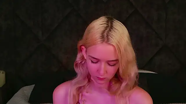 Snapshot of NaomiLoys chatting on September 13, 2025, 9:03 pm NaomiLoys online show from September 13, 2025, 9:03 pm