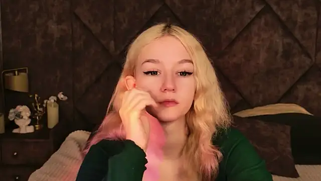 NaomiLoys online show from November 10, 2025, 10:36 am