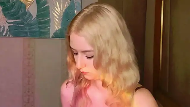 NaomiLoys online show from November 20, 2025, 11:21 am