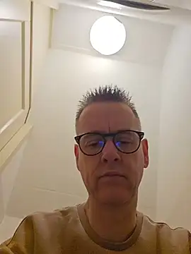 Hectorthyssen1 online show from February 16, 2026, 10:44 am