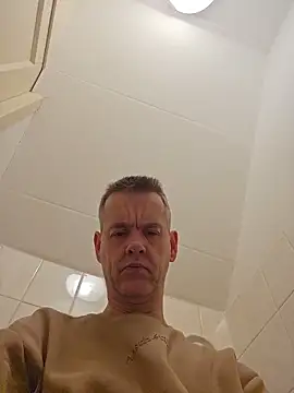 Hectorthyssen1 online show from February 17, 2026, 11:29 am