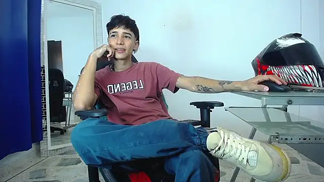 Snapshot of Zacktk7 chatting on December 2, 2024, 11:07 pm Zacktk7 online show from December 2, 2024, 11:07 pm