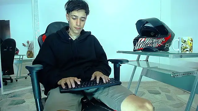 Snapshot of Zacktk7 chatting on December 4, 2024, 11:13 pm Zacktk7 online show from December 4, 2024, 11:13 pm