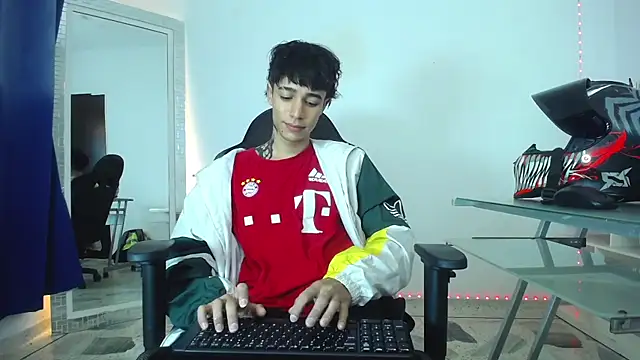 Snapshot of Zacktk7 chatting on December 11, 2024, 11:10 pm Zacktk7 online show from December 11, 2024, 11:10 pm