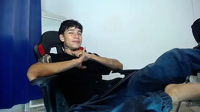 Snapshot of Zacktk7 chatting on December 20, 2024, 2:08 am Zacktk7 online show from December 20, 2024, 2:08 am