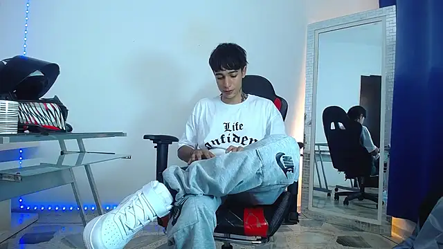 Snapshot of Zacktk7 chatting on December 23, 2024, 11:17 pm Zacktk7 online show from December 23, 2024, 11:17 pm