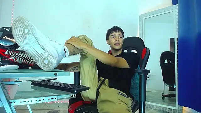 Snapshot of Zacktk7 chatting on December 31, 2024, 2:19 am Zacktk7 online show from December 31, 2024, 2:19 am